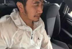 网红男生露齿笑,网红男生魅力绽放