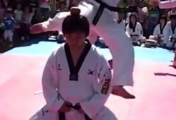 小孩跆拳道搞笑视频