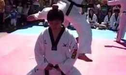 小孩跆拳道搞笑视频